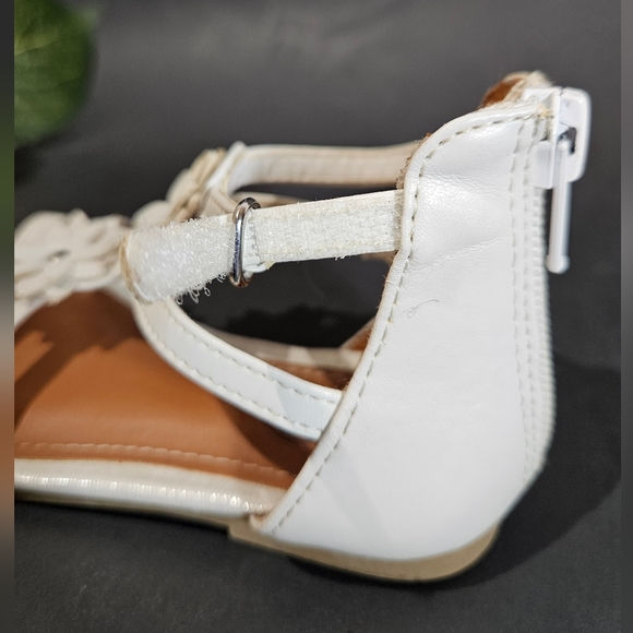 Girls White Flower Flat Sandals - Picture 4 of 12